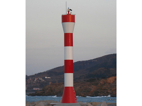 威海遠(yuǎn)遙10米玻璃鋼燈樁.JPG